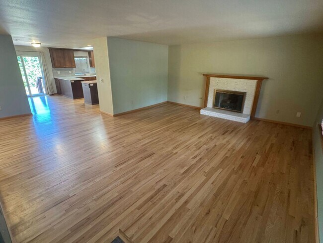 Building Photo - 3 Bedroom Home in College Hill Neighborhood