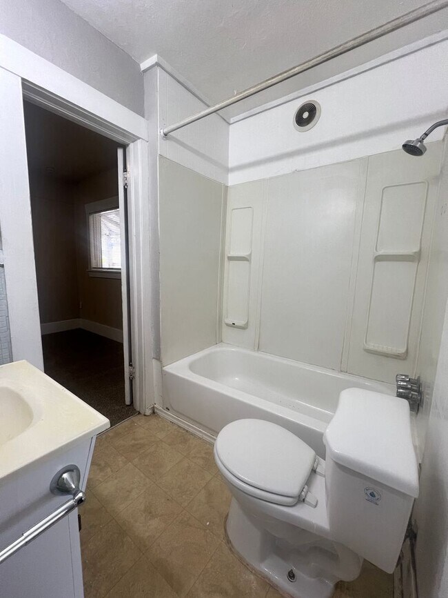 Foto del edificio - 1257 E Fremont St