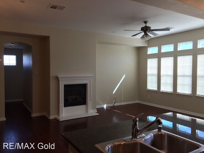 Building Photo - 2 br, 2 bath House - 1775 Wind Ranch #C