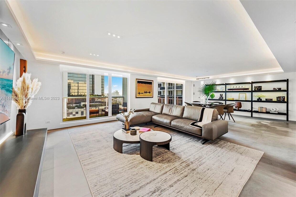 Primary Photo - 2301 COLLINS Ave