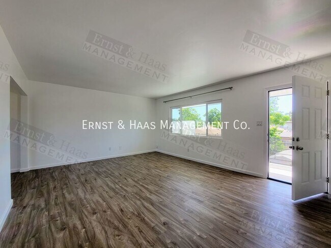 Building Photo - Beautifully Remodeled 2 Bedroom Apartment ...