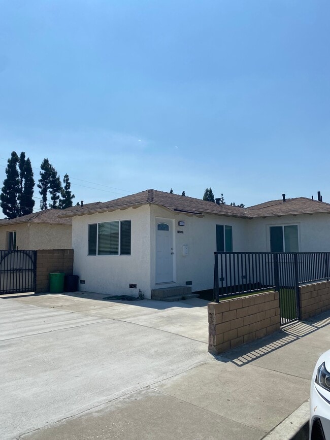 Photo - 10920 Lillian Ln (South Gate, CA) House