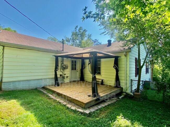 Building Photo - 3709 Oakland Terrace