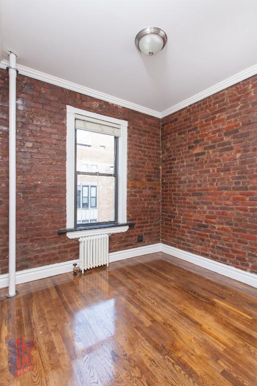 Building Photo - 410 E 13th St