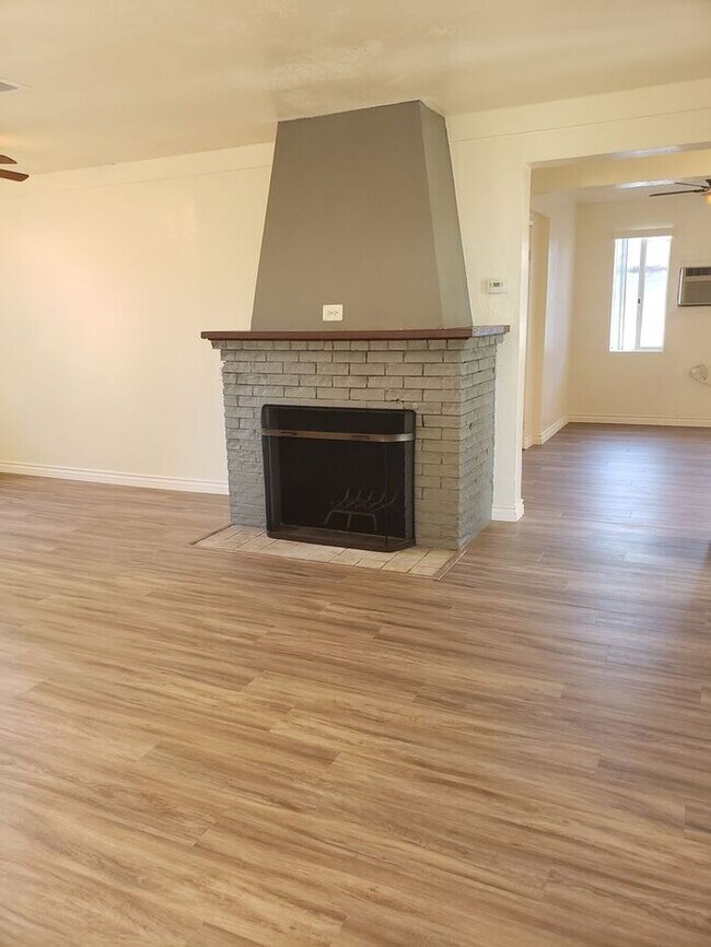 Building Photo - El Cajon: 1 Bedroom Cottage with HUGE Yard...