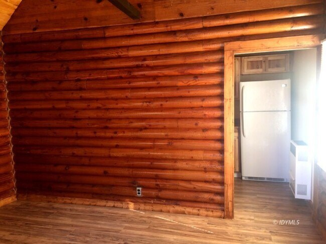 Building Photo - Studio Cabin