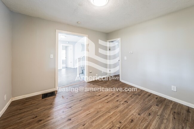 Building Photo - 306 W Matson Ave