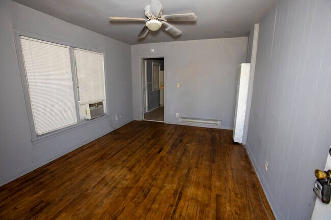 Building Photo - 1323 NW Taft Ave