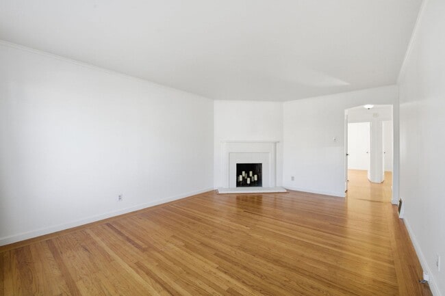 Foto del edificio - 347 Staples Ave