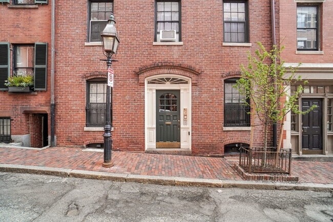 Building Photo - 130 Myrtle St