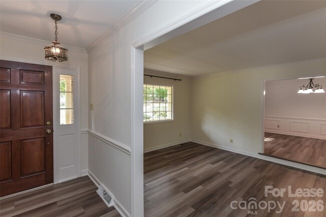 Building Photo - 2630 Fernbank Dr