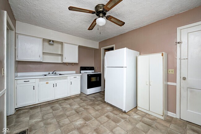 Foto del edificio - 5376 W 10th St