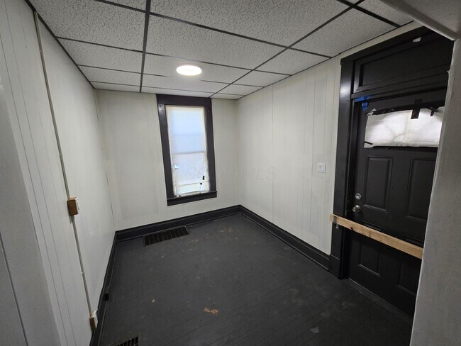Building Photo - 247 Midland Ave