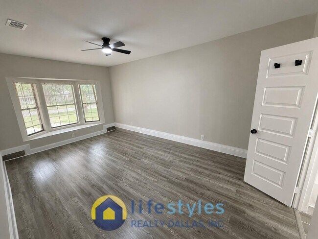 Foto del edificio - 517 Cherry Ln