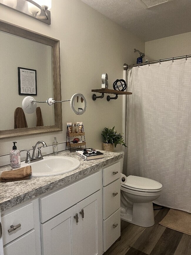 Foto del edificio - 3240 Babylon Rd