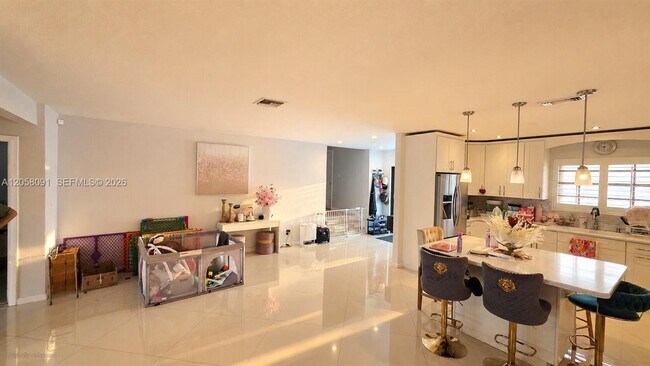 Foto del edificio - 565 NE 179th Dr