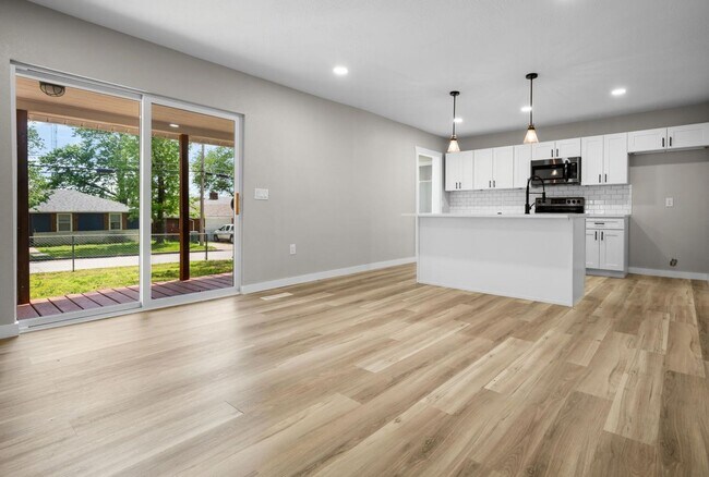 Foto del edificio - Beautiful remodeled home in Bolivar with fenced in yard -3 bedrooms, 2.5 baths and a detached 1 c...