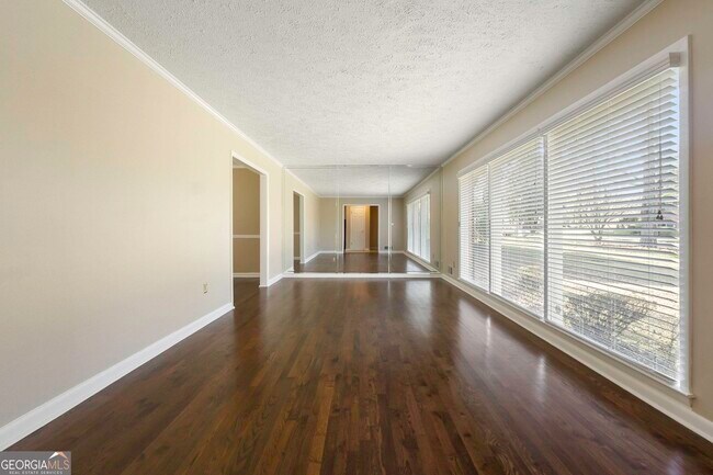 Foto del edificio - 340 Lisa Ct SW