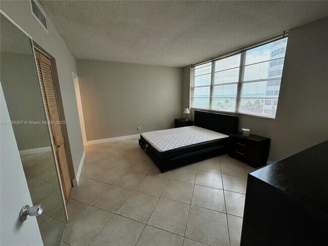 Foto del edificio - 801 Brickell Bay Dr