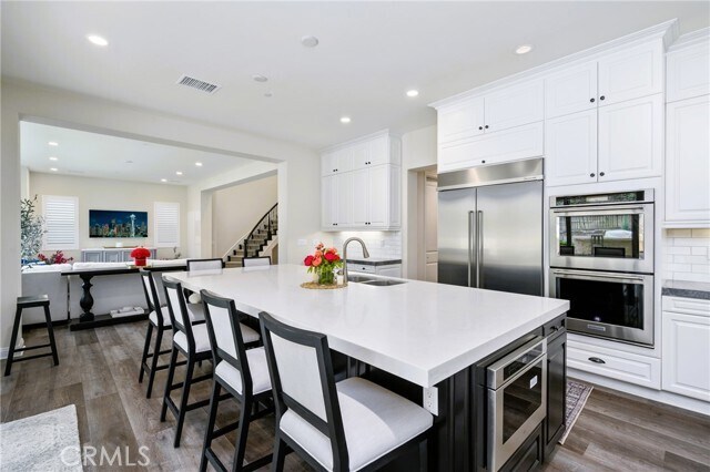 Foto del edificio - 1081 Summit Oak Dr