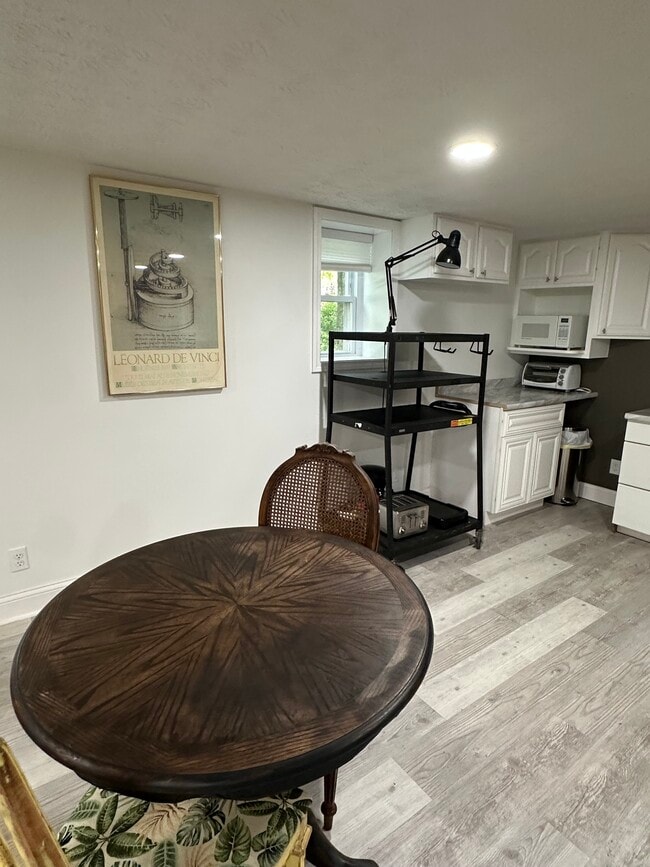 Kitchenette/ Table - 2472 S Belvoir Blvd