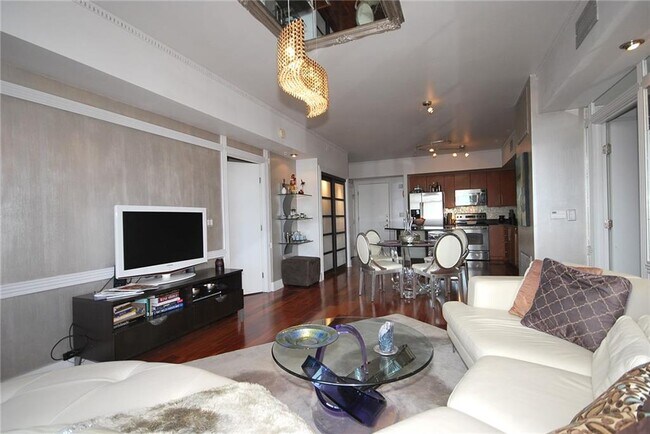 Building Photo - 54 Rainey St