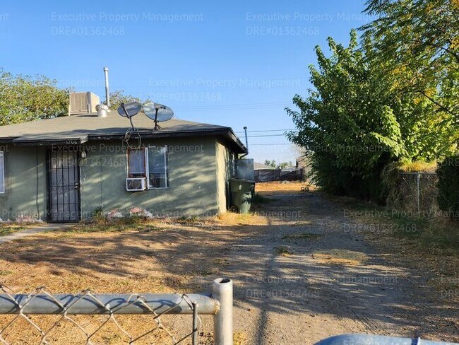 Foto del edificio - 2 bedroom 1 bathroom house.