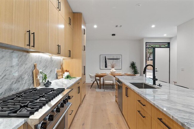 Foto del edificio - 2611 Oak Crest Ave