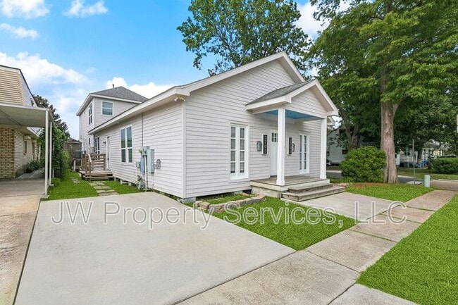 Photo - 3701 Derbigny St House