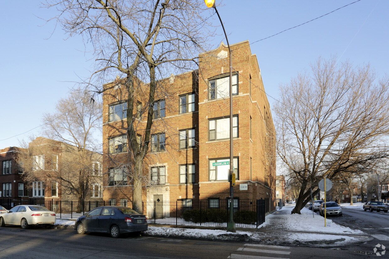 Building Photo - Hamlin - Corliss Apartments