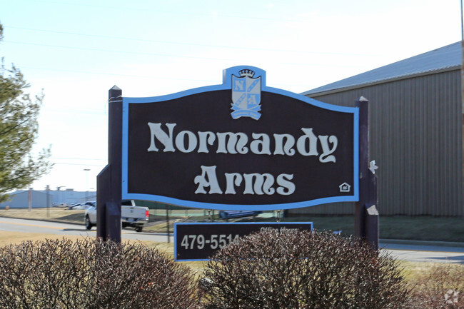 Building Photo - Normandy Arms