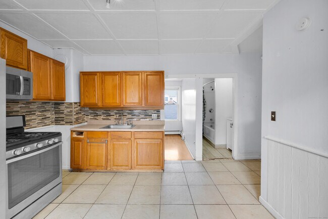 Foto del edificio - 223 Lawlor St