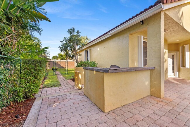 Building Photo - 8085 Saw Palmetto Ln