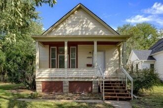 Building Photo - 1003 S 42nd St