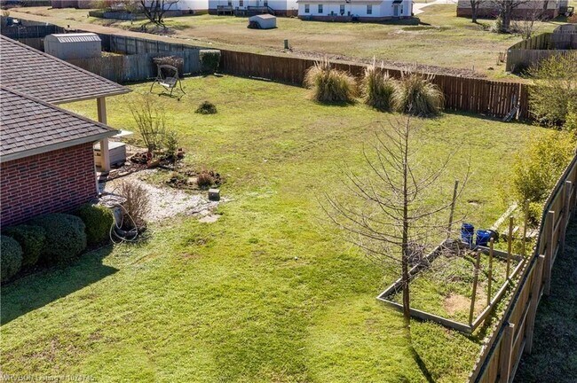 Building Photo - 6806 Red Bud Dr