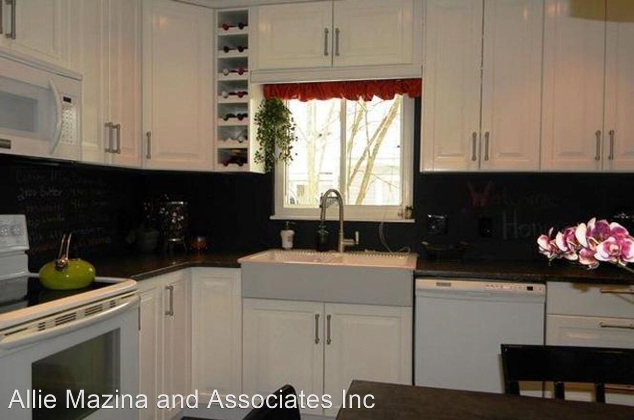 Primary Photo - 3 br, 1.5 bath House - 994 Moneta Ave