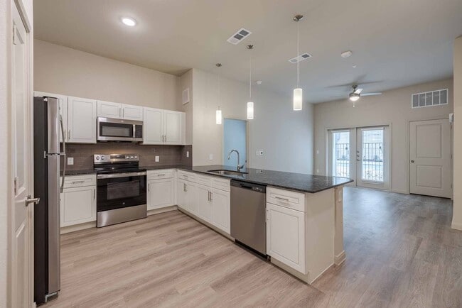 Building Photo - Emilia