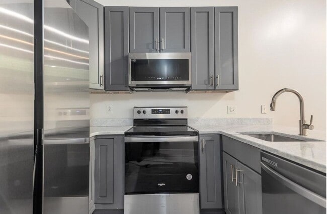 Building Photo - 95 S Main St