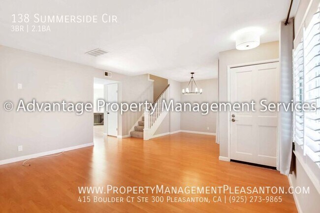 Building Photo - 3 bed / 2.5 bath, 1,542.00 sq ft Townhome ...