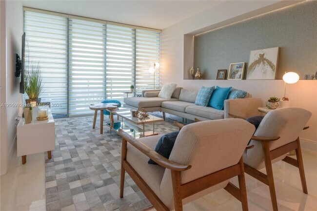 Foto del edificio - 601 NE 36th St