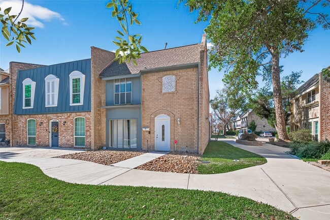 Building Photo - 10738 Briar Forest Dr