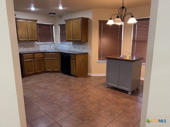 Building Photo - 2509 Lavender Ln