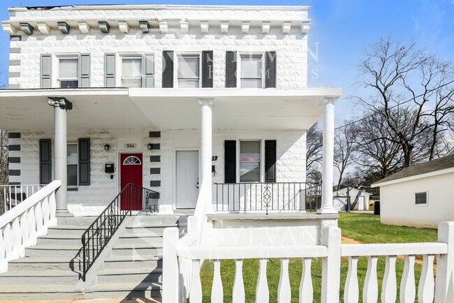 Building Photo - Charming 3BR 2 BA Ready for Move In