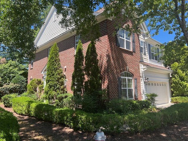 Building Photo - Beautiful, Cozy End Unit Townhome in Chape...
