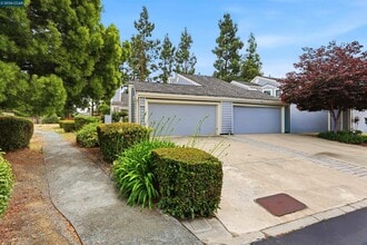 Building Photo - 177 Northwood Cmns