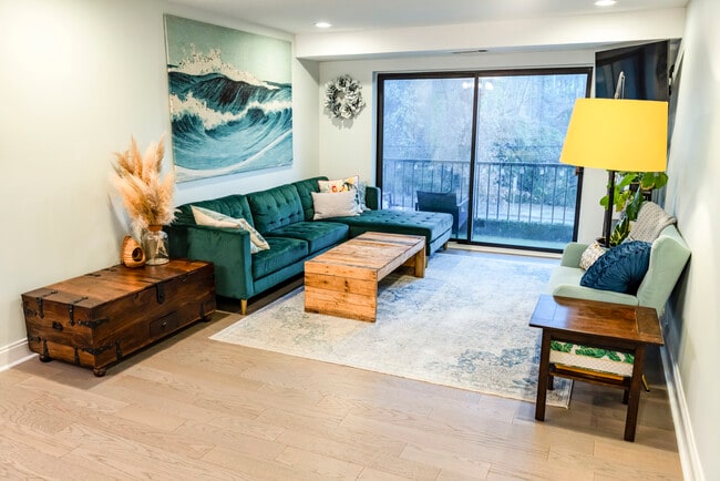 Building Photo - 575 Thayer Ave