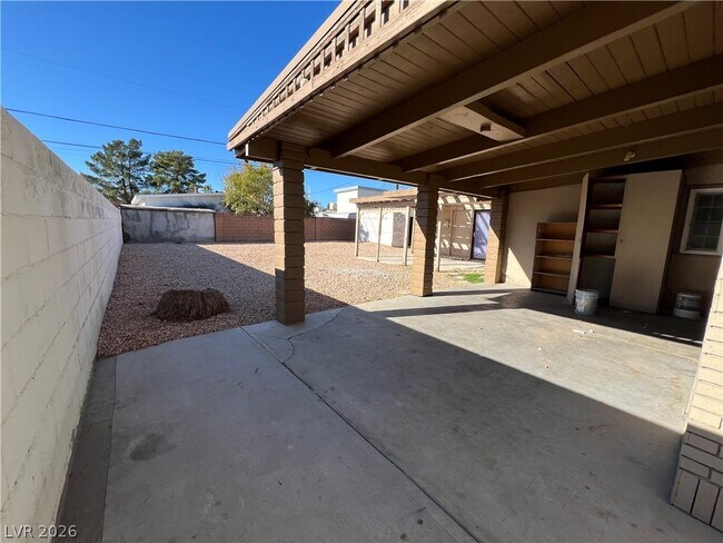 Building Photo - 1304 Wengert Ave