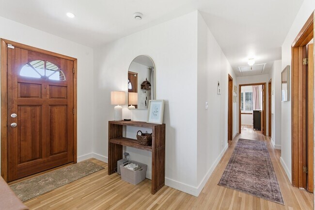 Foto del edificio - 2820 Donna Hill Dr