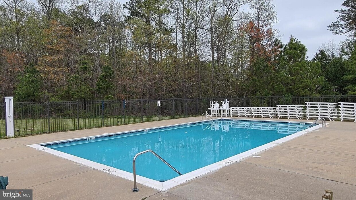 Primary Photo - 1406 Blue Heron Dr
