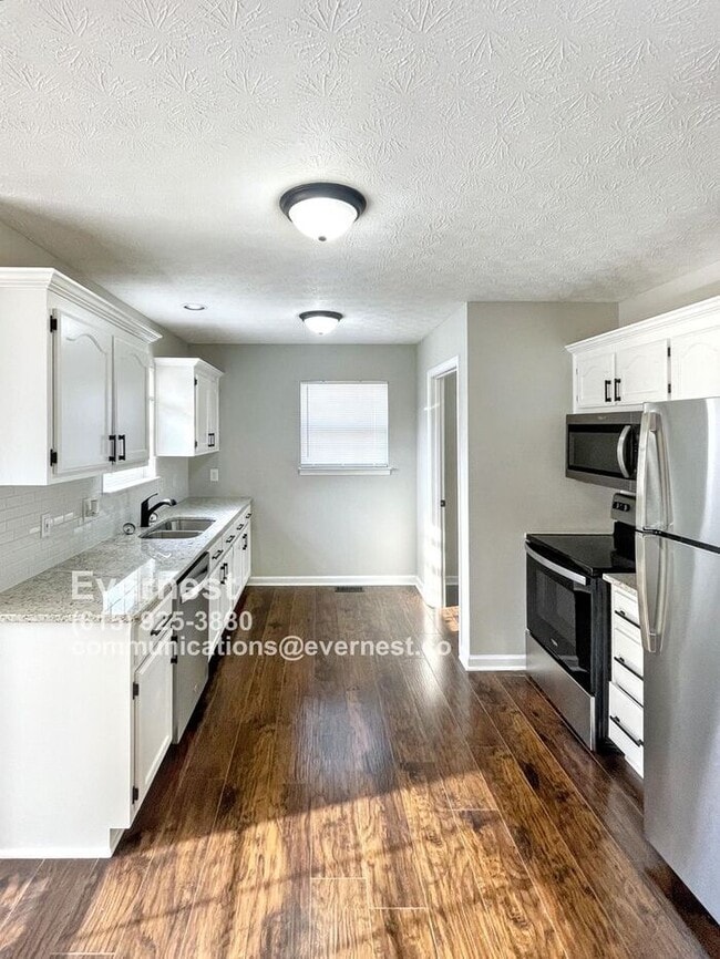 Foto del edificio - Adorable 3-Bedroom Home with Inviting Porc...